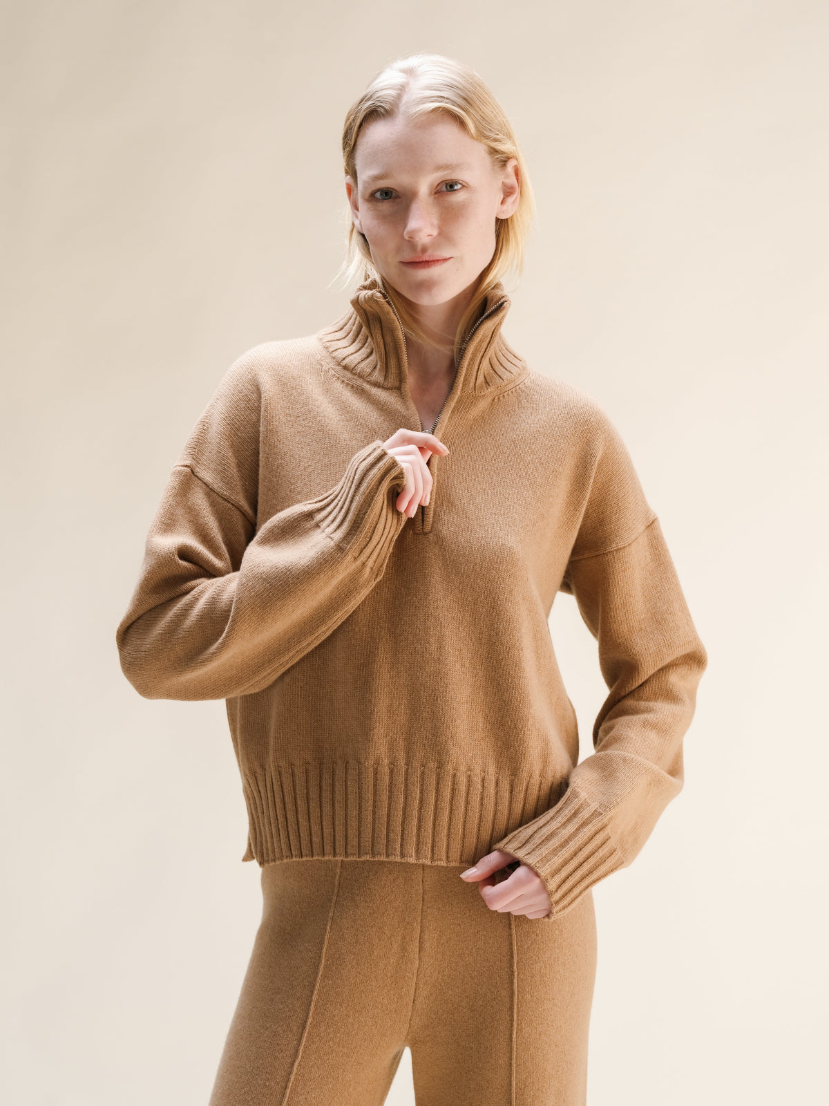 Hochgeschlossener Pullover aus Woll-Kaschmir-Mischung mit Reißverschluss