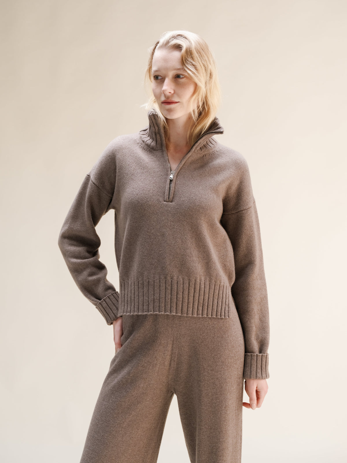 Hochgeschlossener Pullover aus Woll-Kaschmir-Mischung mit Reißverschluss
