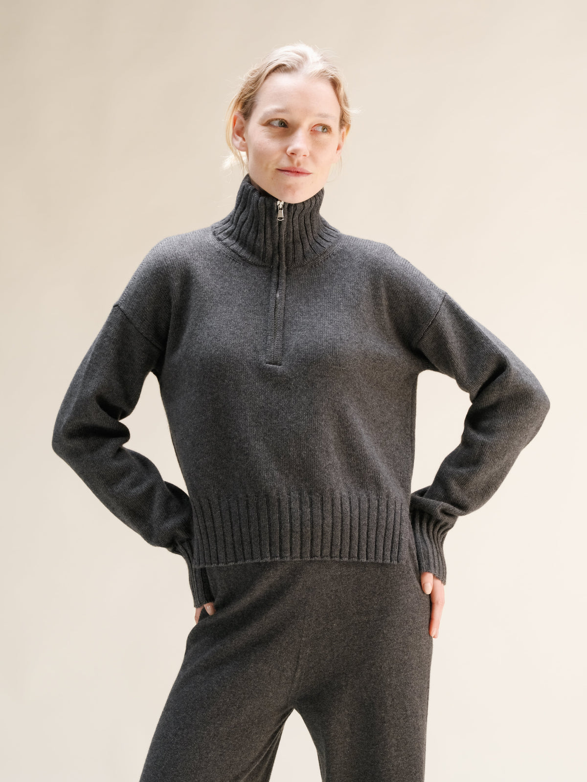 Hochgeschlossener Pullover aus Woll-Kaschmir-Mischung mit Reißverschluss