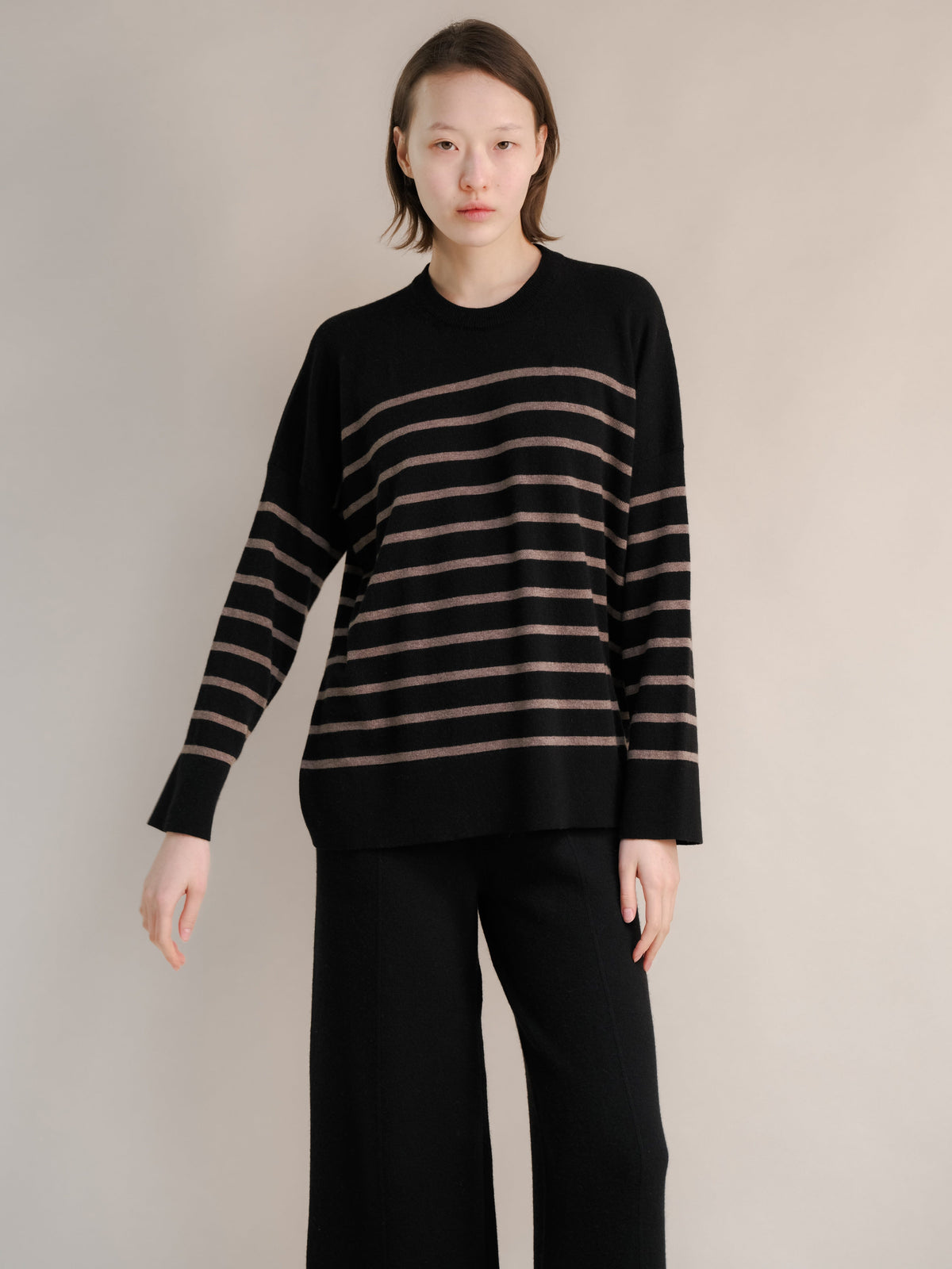 Prendas de punto Negro/Castaño / S Jersey de cuello redondo a rayas en mezcla de cachemira San Rocco Italia