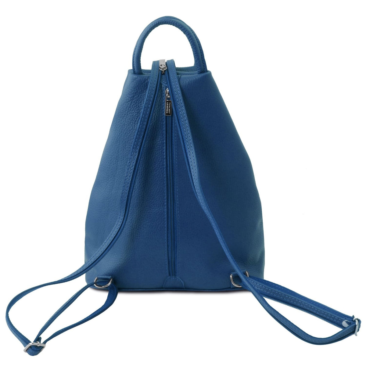 Blue pele martelada backpack with asa superior and long shoulder straps.