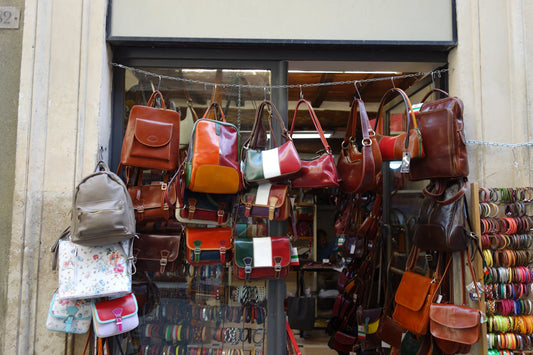 Charmante Accessoires für italienische Ledertaschen mit persönlicher Note
