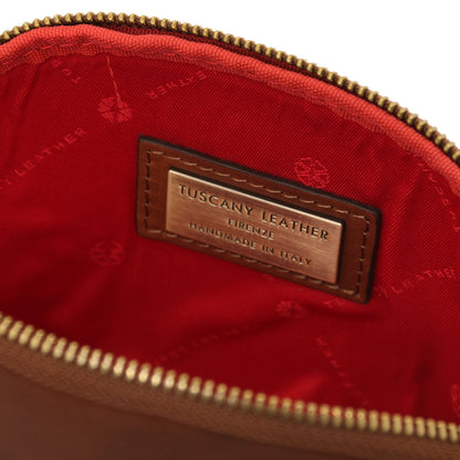 Vera - Vegetable-tanned leather toiletry case | TL142570