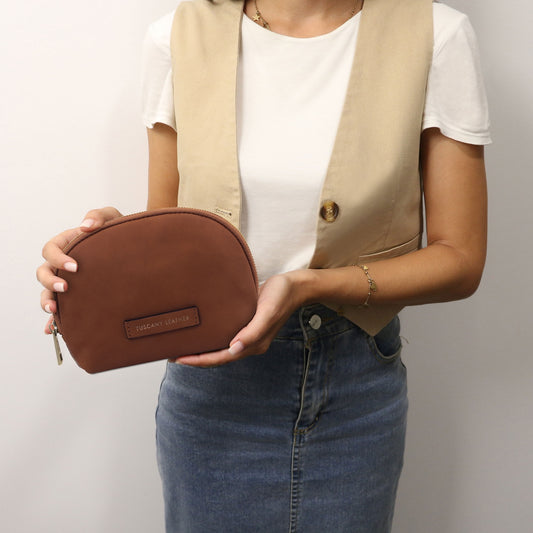 Vera - Vegetable-tanned leather toiletry case | TL142570