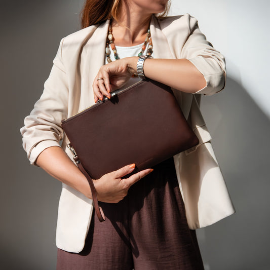 Giulio - Maxi leather clutch with handle