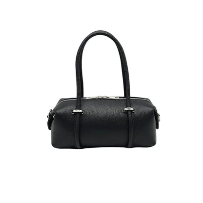 Negro handbag sobre fondo blanco