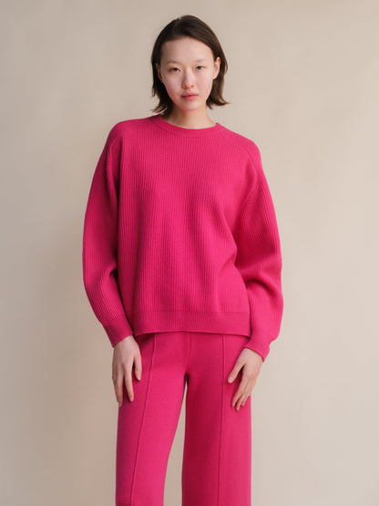 Rosa intenso cashmere mix ribbed jersey de cuello redondo with side slits
