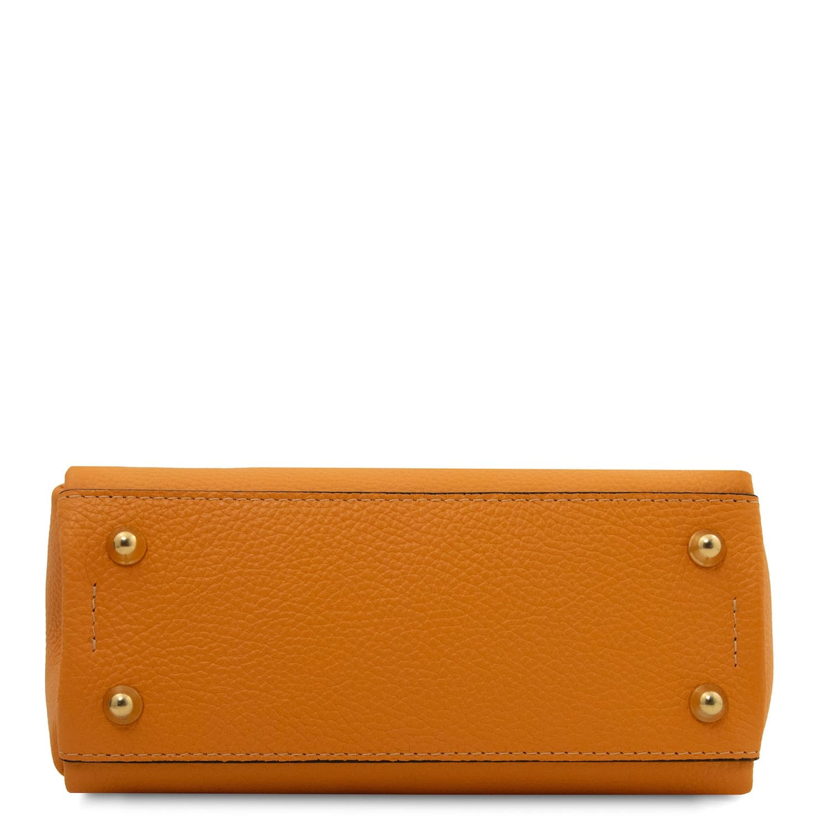Unteransicht of Abby bag in cognacfarben genarbtes Leder with four gold-tone studs.