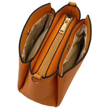 Interior of Abby leather shoulder bag zeigt a central Reissverschlusstasche and zwei Seitenfächer.