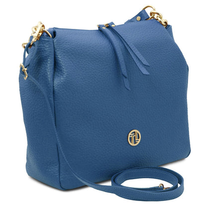 Blue genarbtes Leder Shoppingtasche with goldfarbene Beschläge, top tie tassels, and removable shoulder strap.