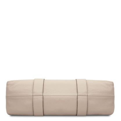Vista inferior of Callie piel suave shoulder bag in beige mostrando textured leather and stitched straps
