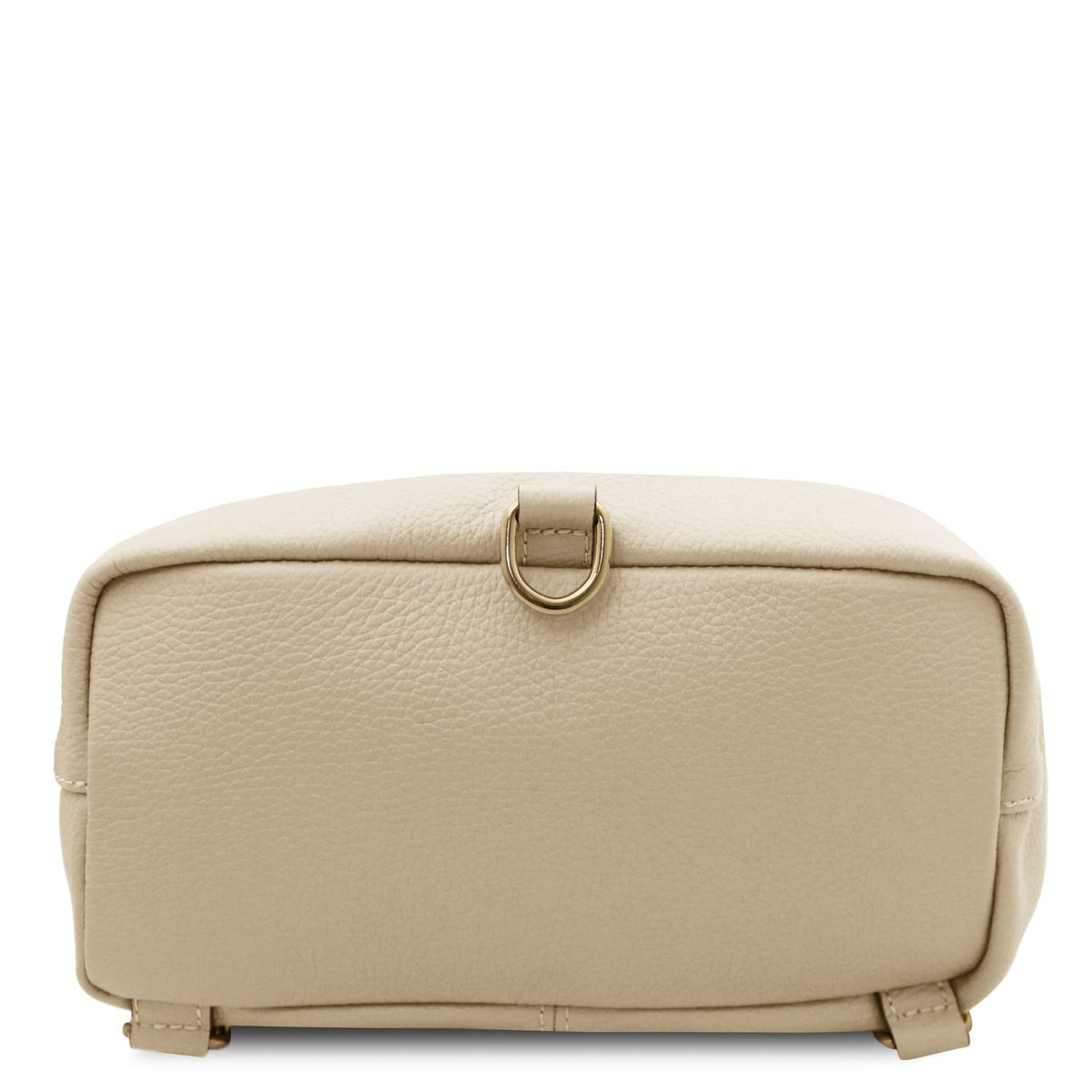 Onderaanzicht of the beige Dublin leather backpack with gestikte randen and a metal ring attachment