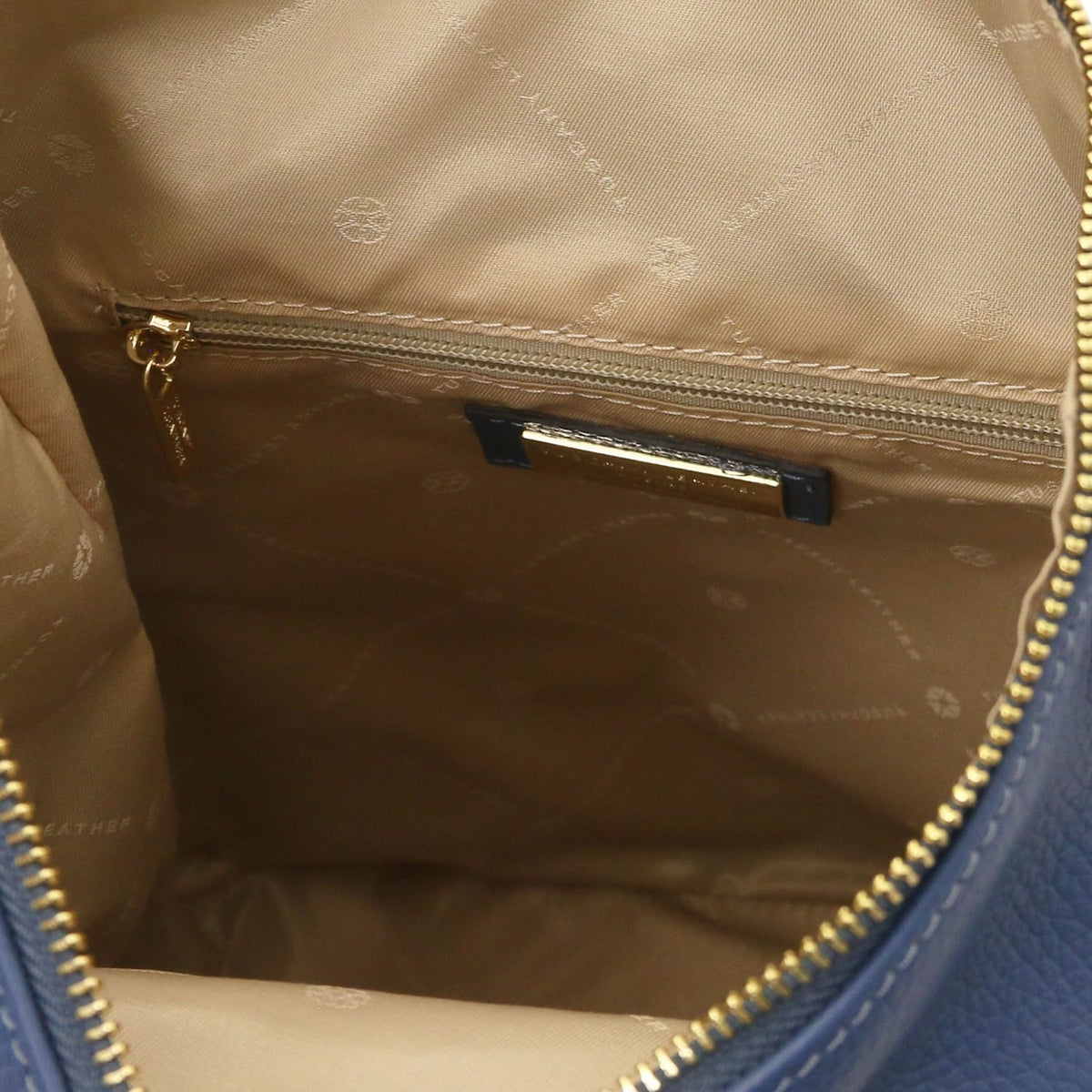 Beige interior of Dublin leather backpack with a ritsvak and goudkleurige ritstrekker