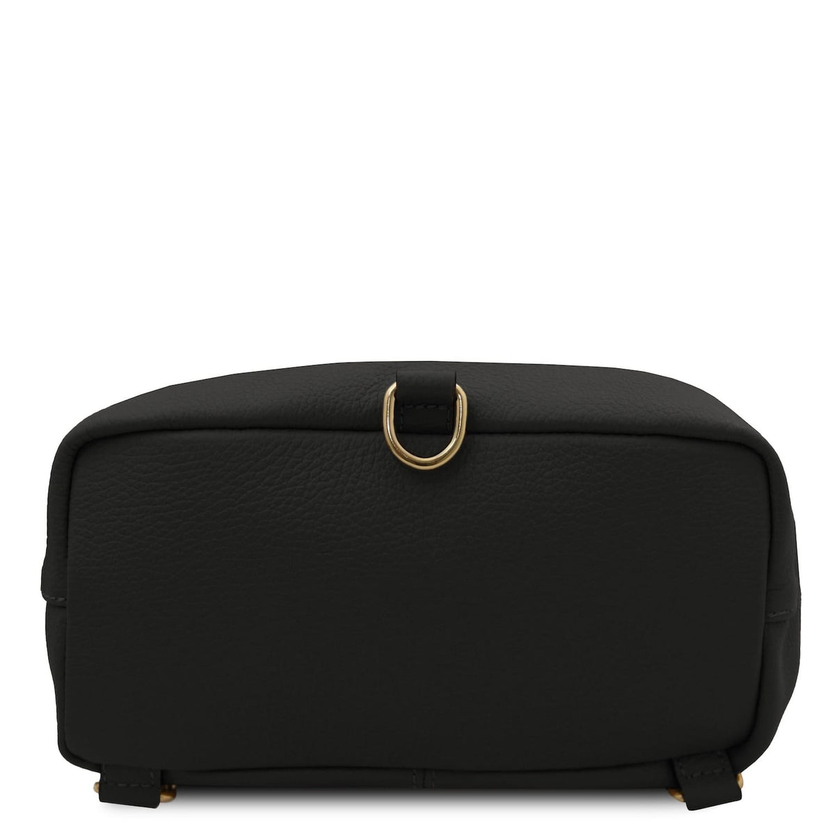 Onderaanzicht of the Dublin leather backpack toont pebbled black leather and goudkleurig beslag rings at the base