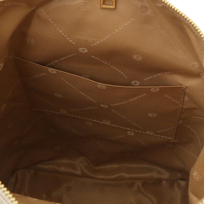 Binnenaanzicht of Dublin Soft Italian leather backpack with brown lining and a open vak.