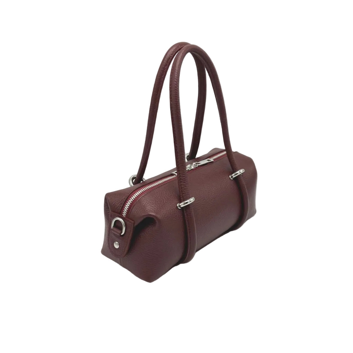 Vista lateral of a burgundy east west handbag sobre fondo blanco