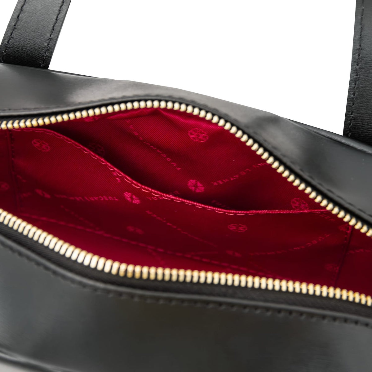 Eclaire - East-West Leather Shoulder Bag | TL142581