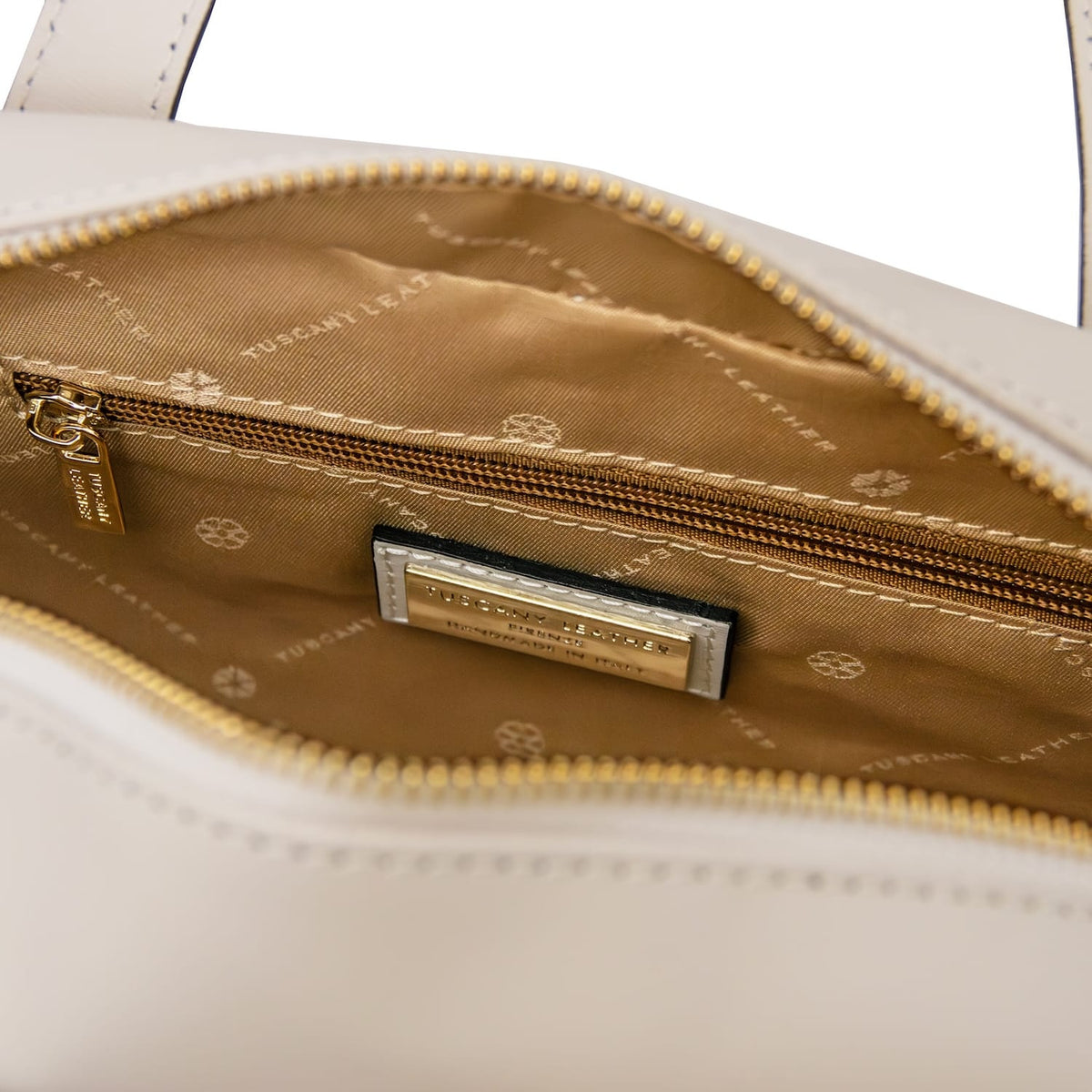 Eclaire - East-West Leather Shoulder Bag | TL142581