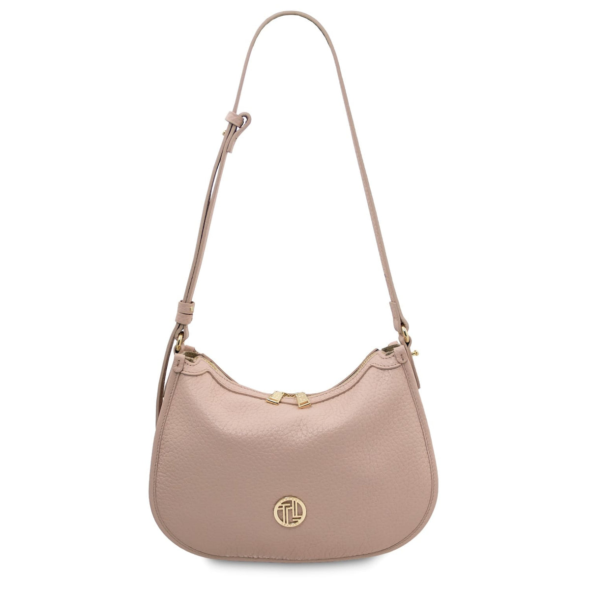 Vista frontal of Hoblò piel suave hobo bag with long correa ajustable in blush pink piel granulada and placa de logo dorada