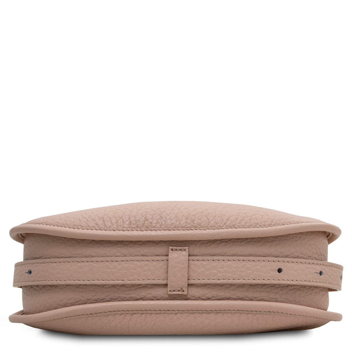 Blush pink Hoblò piel suave hobo bag laid flat showing rounded bottom and textura granulada