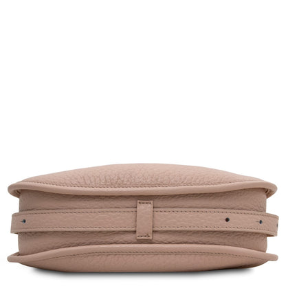 Blush pink Hoblò piel suave hobo bag laid flat showing rounded bottom and textura granulada