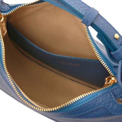 Vista interior of the blue Hoblò bag mostrando forro beige and a blue pocket with cremallera dorada
