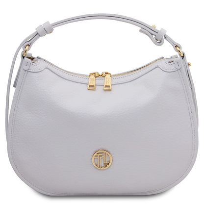 Blanco piel granulada Hoblò hobo bag with herrajes dorados, double zipper pulls and a small placa de logo dorada