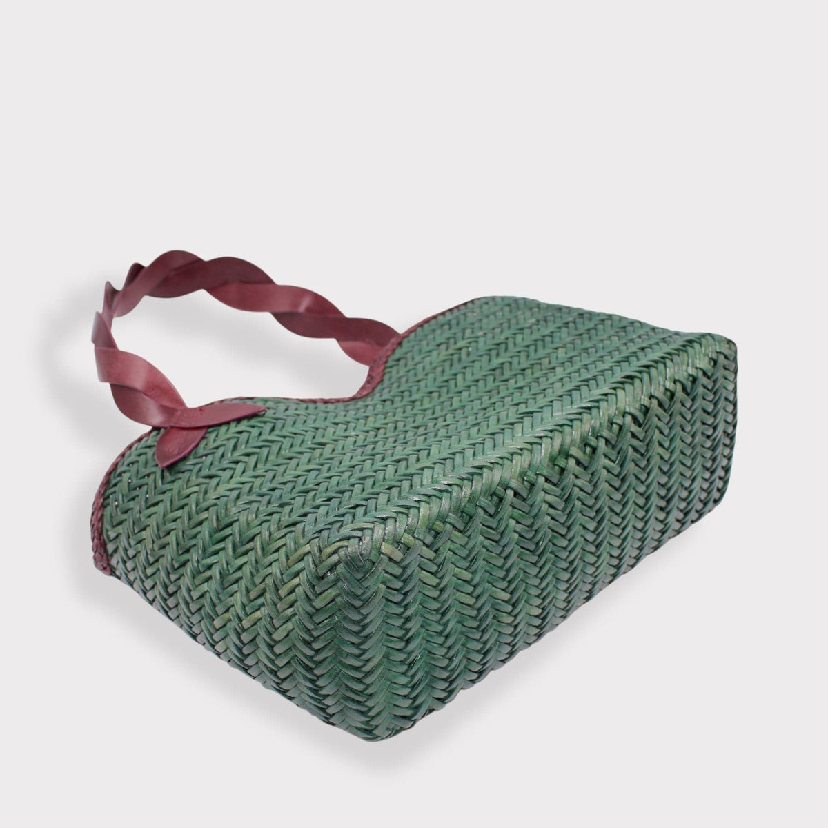 Léafa - Hewoven Leather Shoulder Bag | Bordeaux & Verde featuring woven verde leather body con bordeaux twisted leather heles e smooth trim.