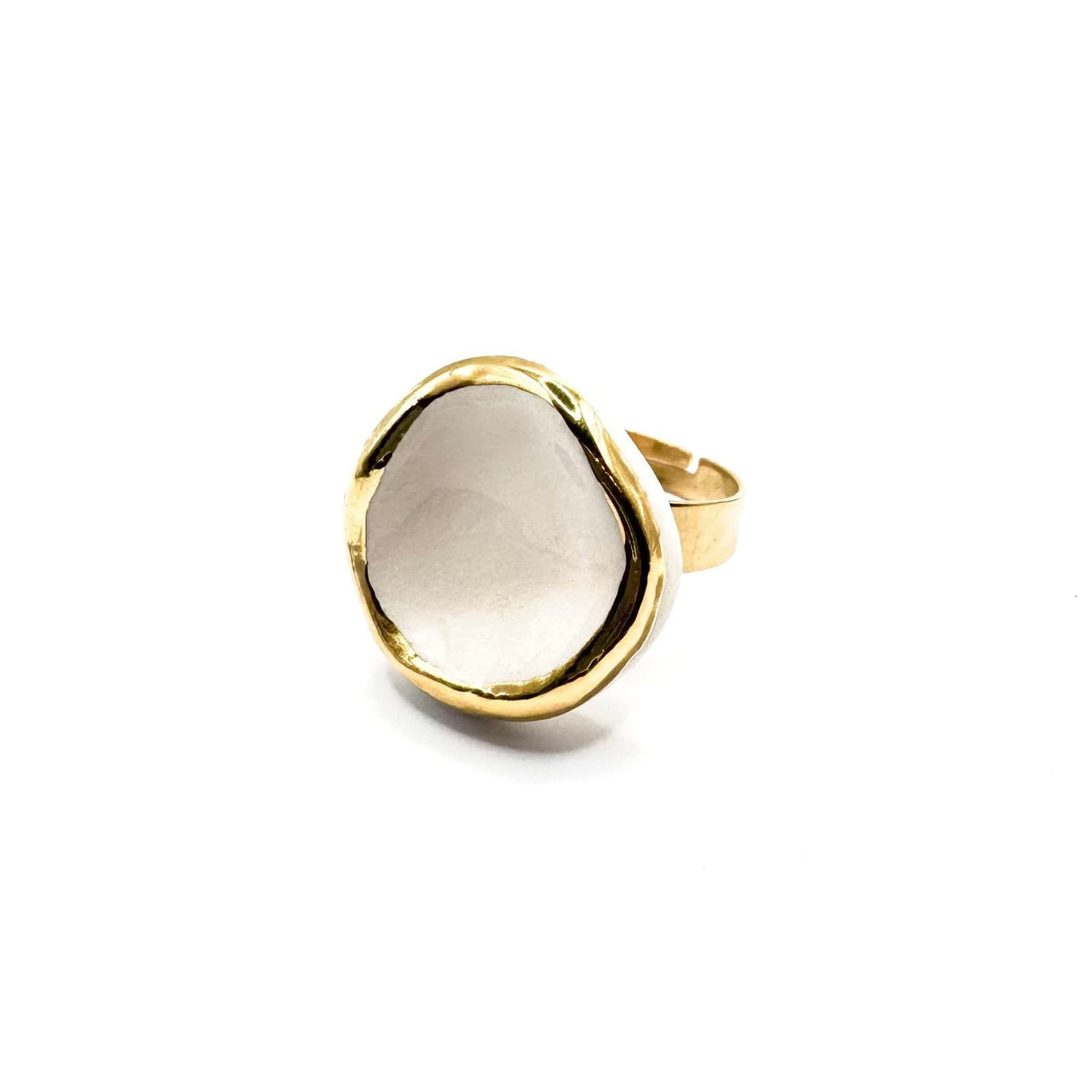 Leda ring displayed from the side showing a white ceramic center with irregular gold edge