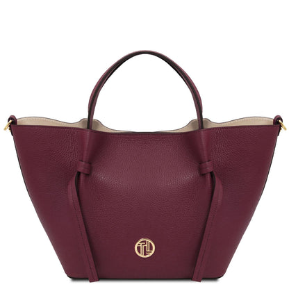 Legame - Italian leather shopping bag - Large size | TL142481 in burgundy pele martelada with duas asas superiores and ferragens douradas sobre fundo branco.