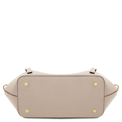 Vista inferior of Legame large beige leather mala shopper with pés dourados