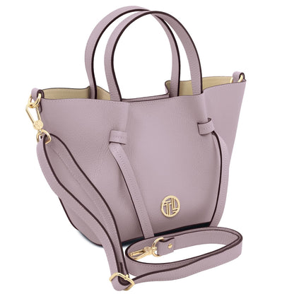 Legame small lavanda leather handbag with dos asas superiores and a emblema de logo dorado.