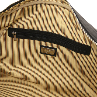 Lisbona large travel leather duffle interior with beige and brown striped lining and a poche zippée.