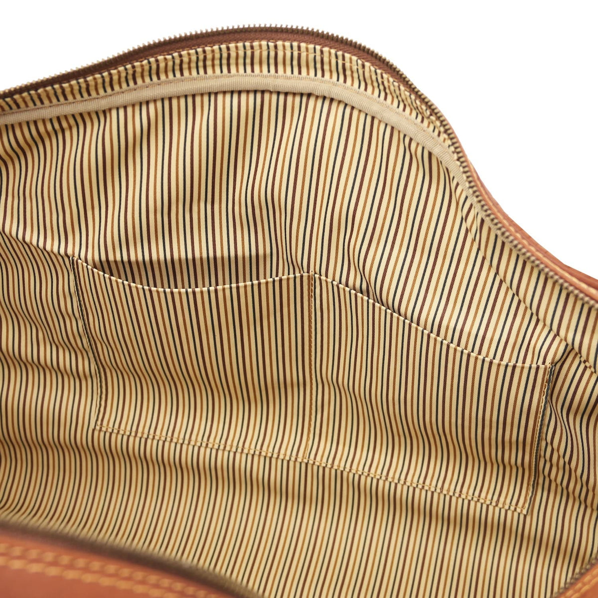 Intérieur doublé du sac de voyage Lisbona en cuir avec doublure rayée beige et marron et une poche