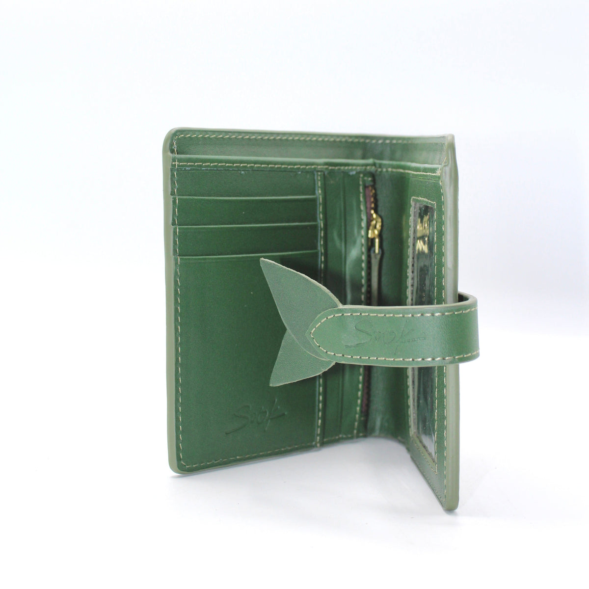 Lumi - Handwoven Leather Wallet | Vert&Dark Café showing open green leather interior with card slots and poche zippée details