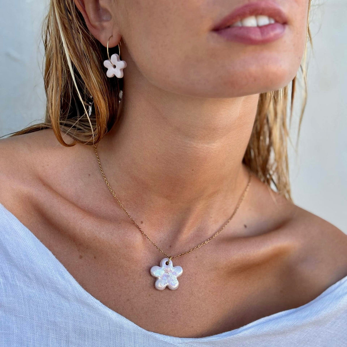 Mannequin porcognact Mimì pink floral ceramic dangle earrings with matching flower pendant necklace
