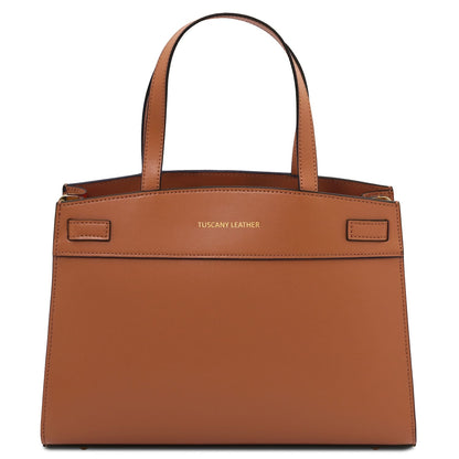 Cuero Bolso de piel italiana with dos asas superiores and gold branding reading TUSCANY LEATHER