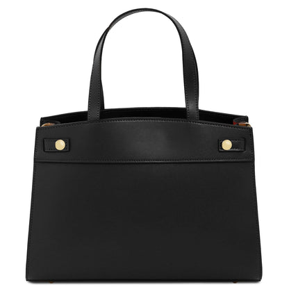 Musa Bolso de piel italiana in black with a structured silhouette and dos asas superiores