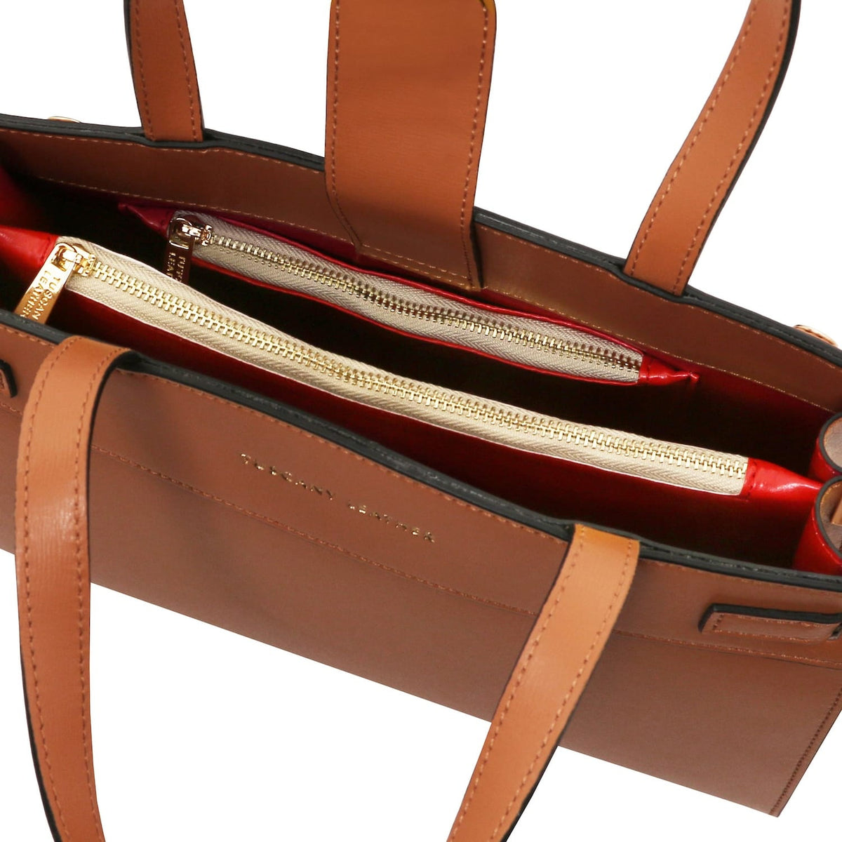 Interior of Musa Bolso de piel italiana with red lining and cremalleras doradas