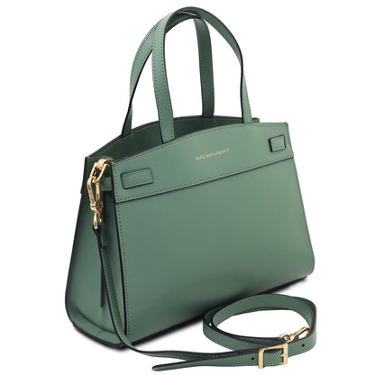 Musa Bolso de piel italiana in sage green with herrajes dorados and a correa extraíble