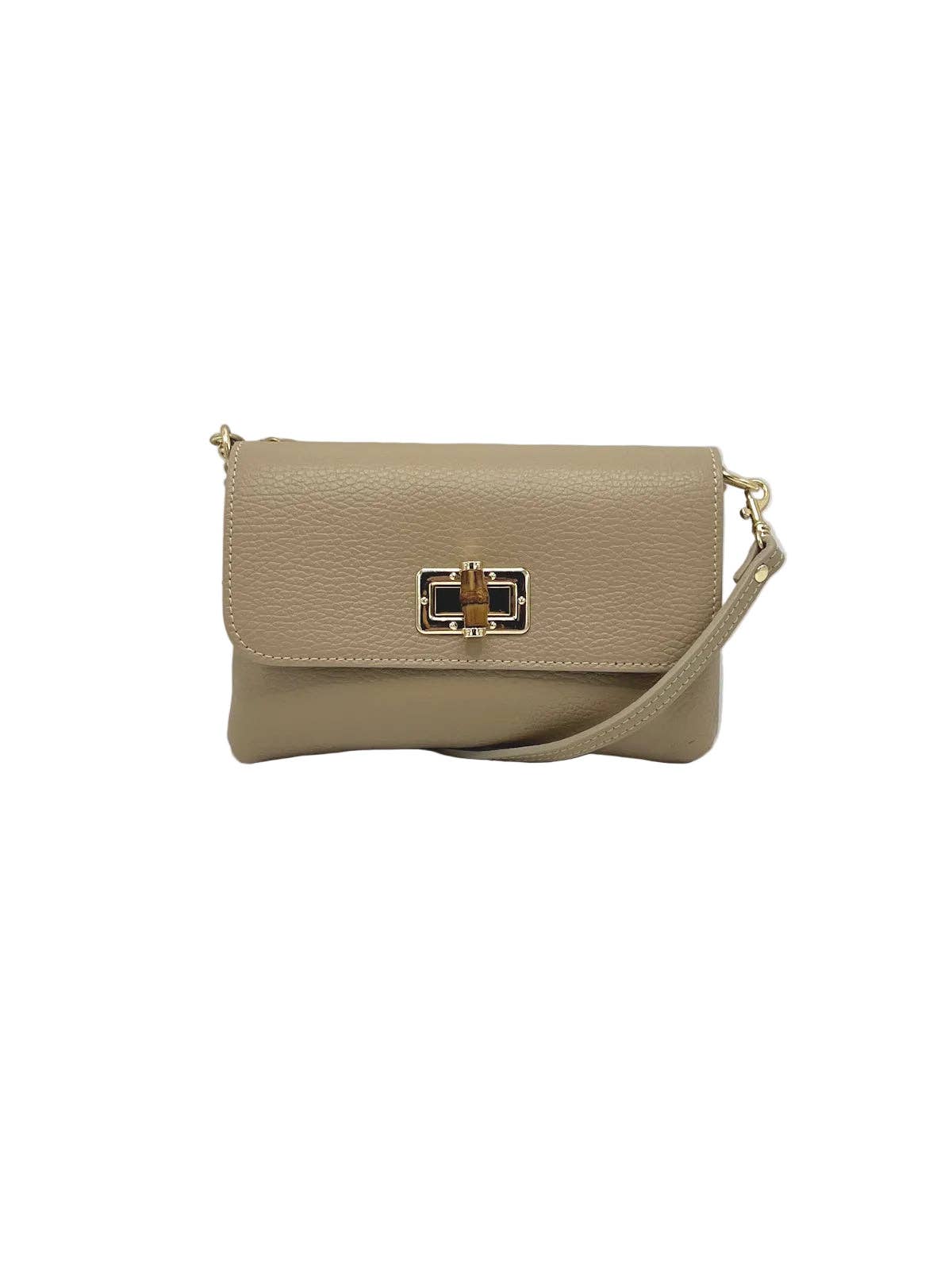Orbetello leather shoulder bag in warm taupe con accessori metallici color oro e an tracolla regolabile.