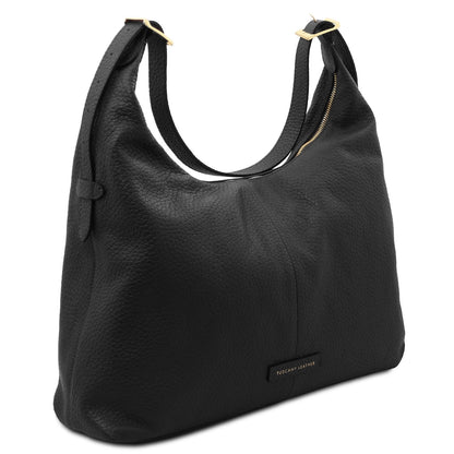 Negro piel granulada tote with asas superiores and herrajes dorados accents