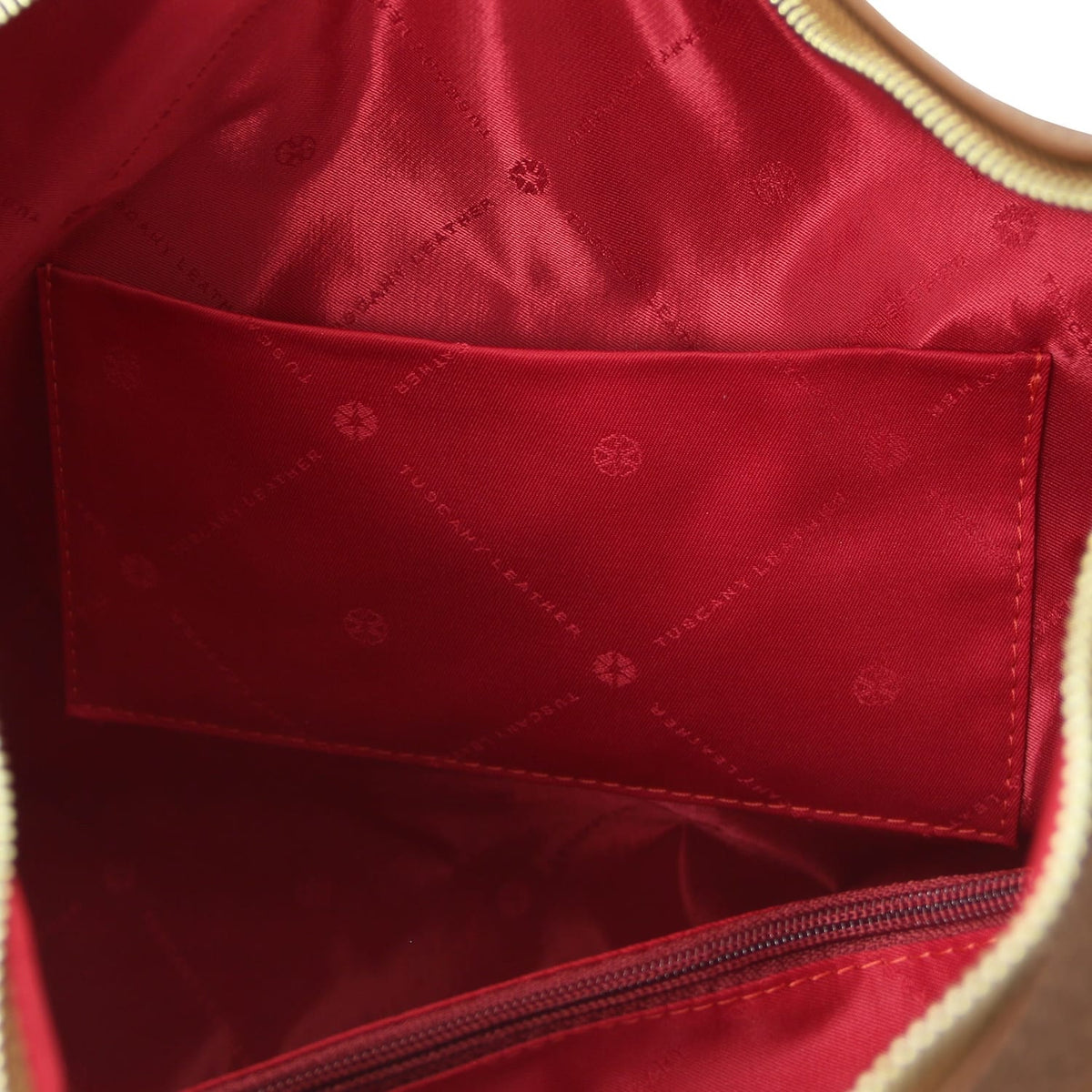 Rojo satin forro interior of Plenia Italian leather bolso shopper with a pocket