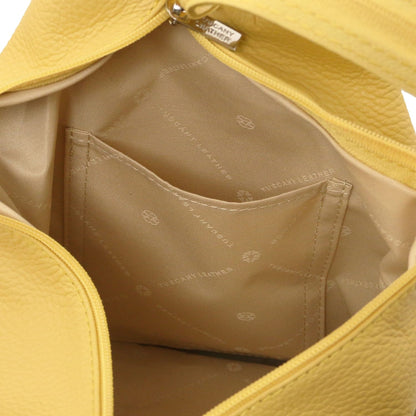 Giallo pelle martellata backpack opened to show fodera beige e interior pocket