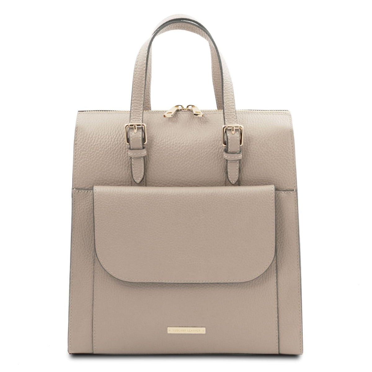 Topo claro convertible backpack handbag with a flap pocket sobre fondo blanco
