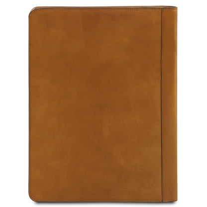 Vista frontal of cuero leather document case with smooth surface and bordes cosidos.