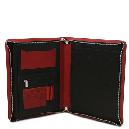 Abierto red and black leather document case interior with ranuras para tarjetas and bolsillo con cremallera.