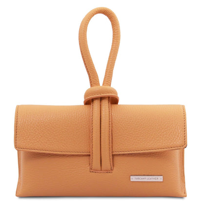 Cognac leather foldover clutch with central vertical wrap strap and loop poignée supérieure