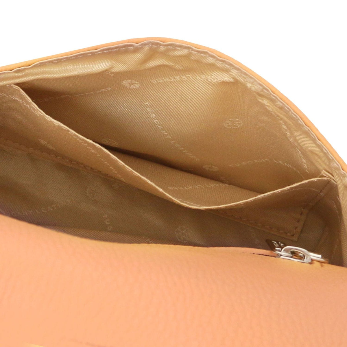 Vue intérieure of cognac leather foldover clutch with stitched pockets and doublure beige.
