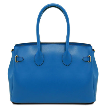 Blue piel lisa handbag with dos asas superiores and herrajes dorados accents, crafted in Italian leather.
